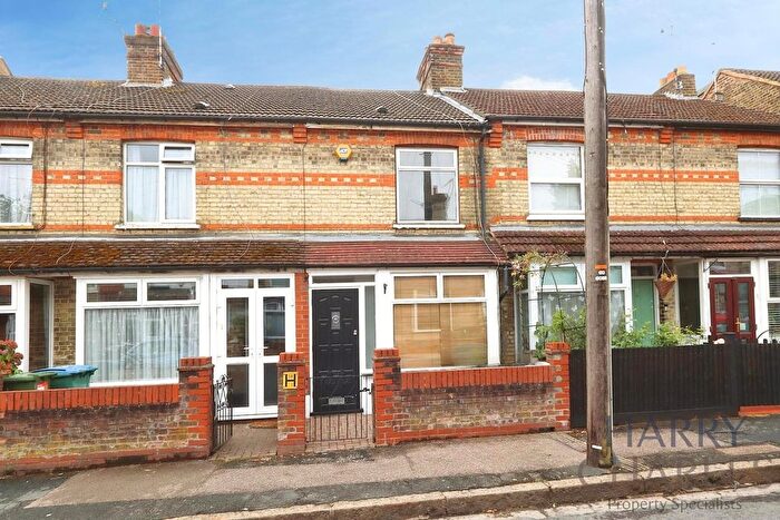 2 Bedroom Terraced House For Sale In Victoria Road, Watford, WD24