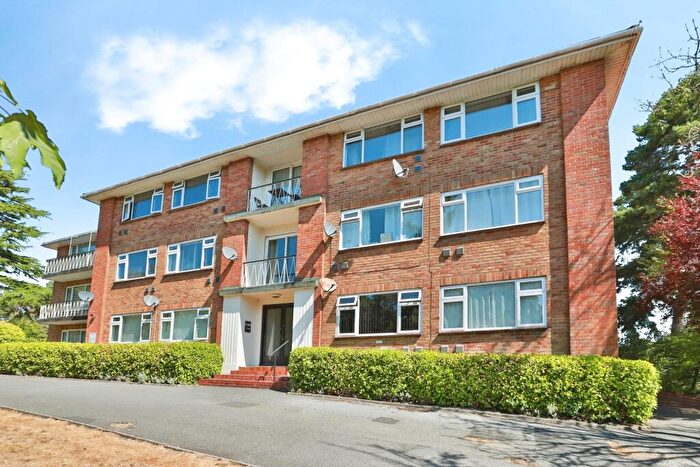 2 Bedroom Flat For Sale In Talbot Avenue, Bournemouth, BH3