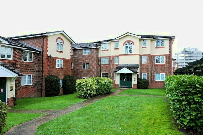 1 Bedroom Flat To Rent In Alexandra Park, HP11