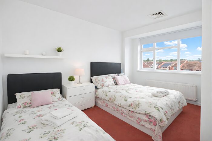 3 Bedroom Terraced House To Rent In Rougemont Avenue, Morden, SM4