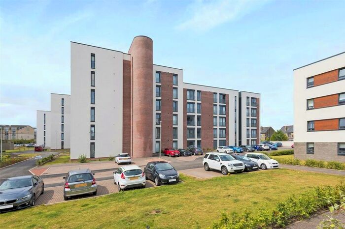 3 Bedroom Apartment To Rent In Arneil Drive, Crewe, Edinburgh, EH5