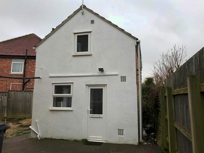 1 Bedroom Detached House To Rent In Lawn Avenue, Skegness PE25