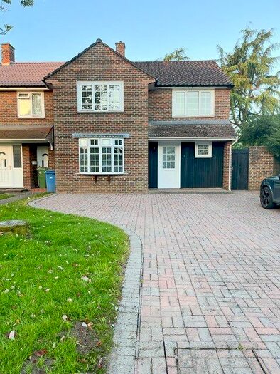 4 Bedroom End Of Terrace House To Rent In Trumbull Road, Bracknell, RG42