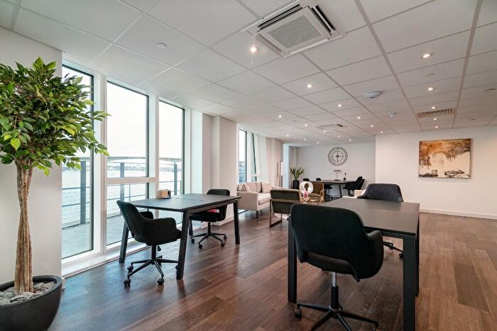2 Bedroom Apartment To Rent In Centenary Plaza, Southampton, Hampshire, SO19