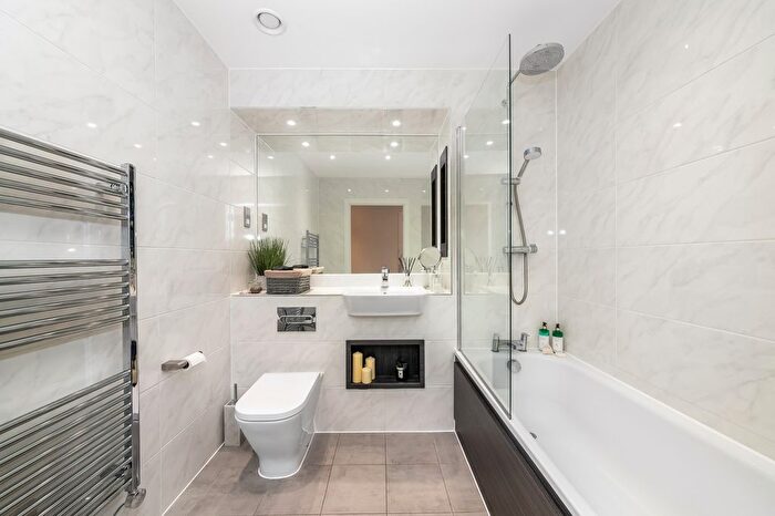 3 Bedroom Flat For Sale In Iverson Point, Harrison Walk, London, SE10