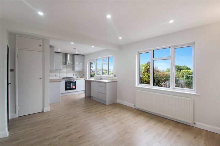 3 Bedroom Bungalow For Sale In Bridgwater Drive, Westcliff-on-Sea, Essex, SS0