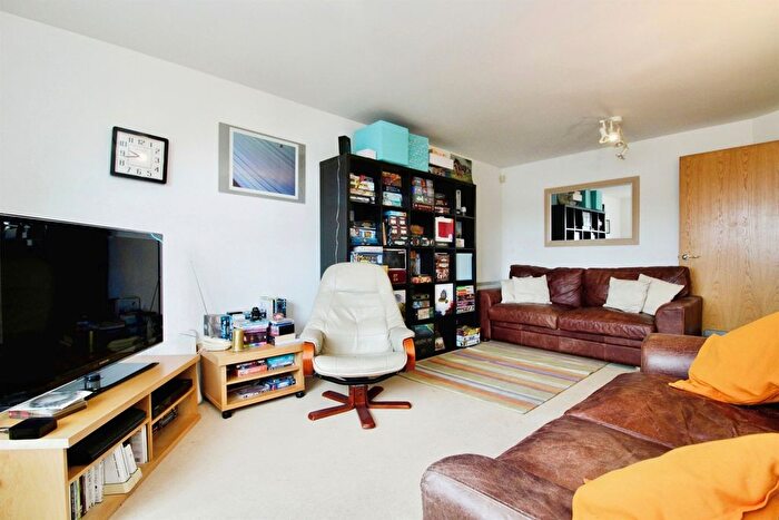 1 Bedroom Flat For Sale In Ffordd Garthorne, Cardiff, CF10