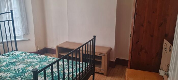 3 Bedroom Terraced House To Rent In Chapel Road, Hounslow, TW3