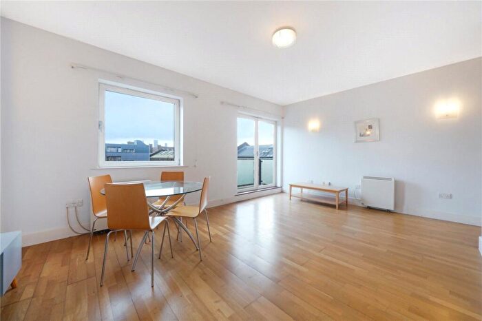 2 Bedroom Apartment To Rent In Artichoke Hill, London, E1W