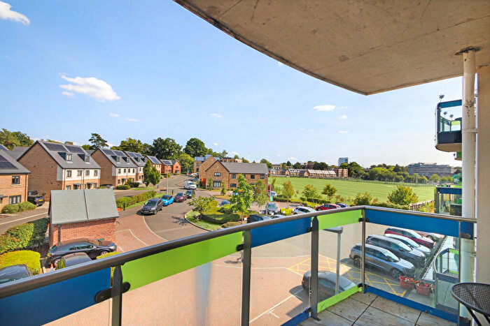 2 Bedroom Apartment For Sale In Johnstone Close, Bracknell, RG12