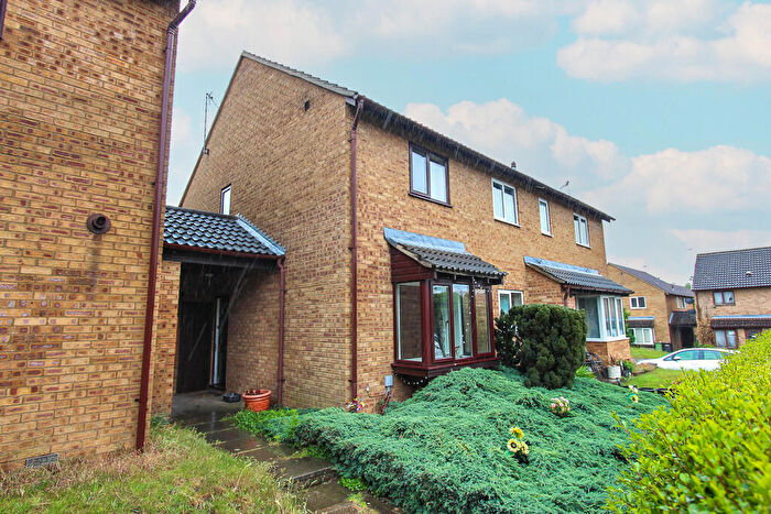 2 Bedroom End Of Terrace House For Sale In Senwick Drive, Wellingborough, NN8