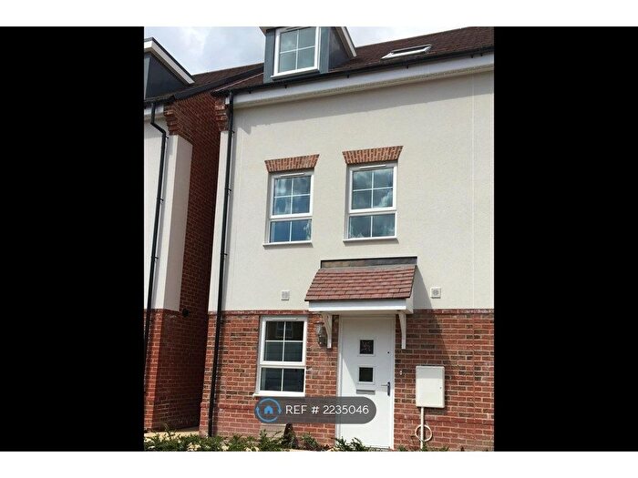 3 Bedroom Semi-Detached House To Rent In Planner Walk, Wokingham, RG40