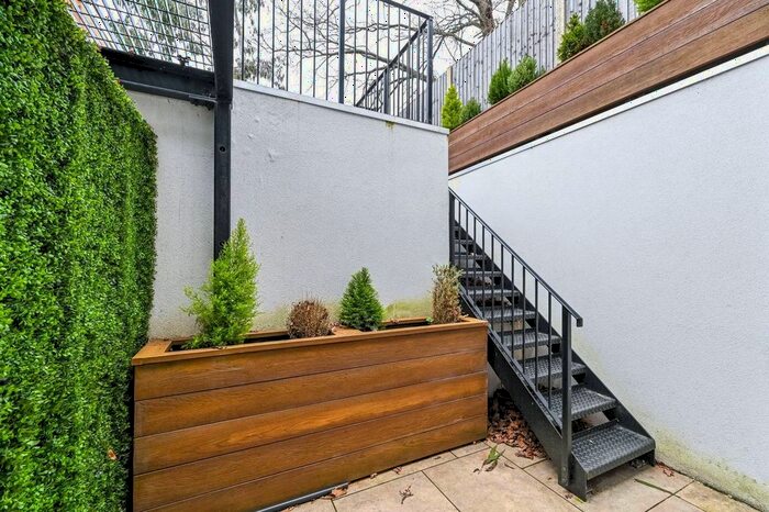 Studio To Rent In Oakley Avenue, Ealing, London, W5