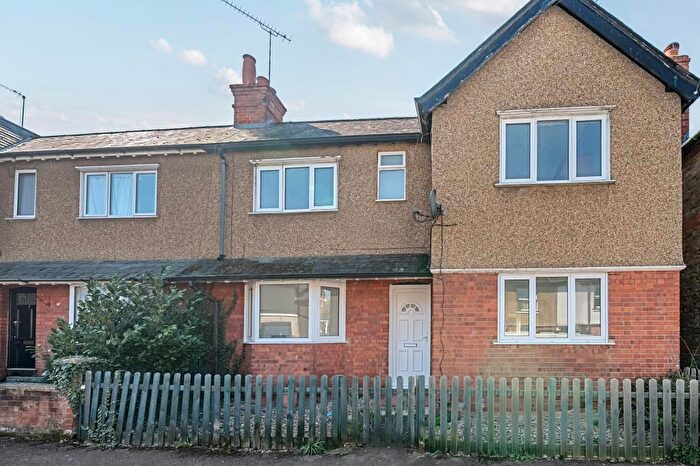 3 Bedroom Semi-detached House To Rent In Maidenhead, Berkshire, SL6