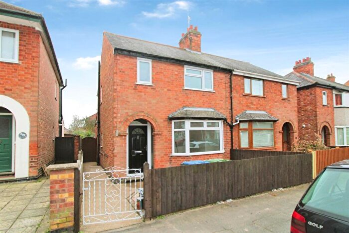 3 Bedroom Semi Detached House For Sale In Benn Street, Town Centre, Rugby, CV22