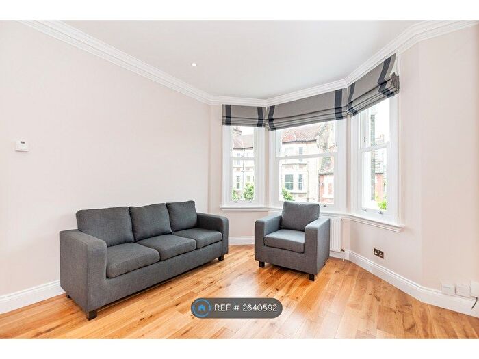 2 Bedroom Flat To Rent In Santos Road, London, SW18