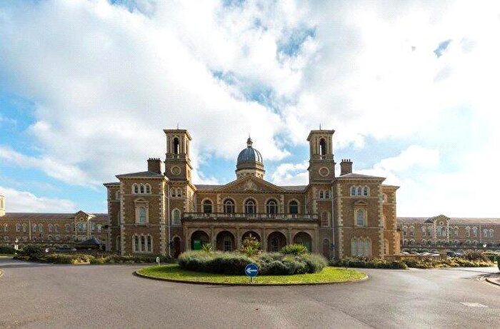 3 Bedroom Apartment To Rent In Princess Park Manor East Wing, Royal Drive, New Southgate, Barnet, N11