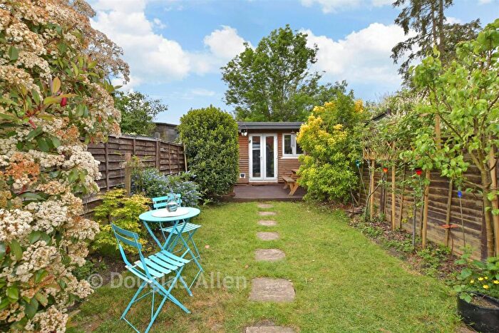 3 Bedroom Terraced House For Sale In Bluehouse Road, Chingford, E4