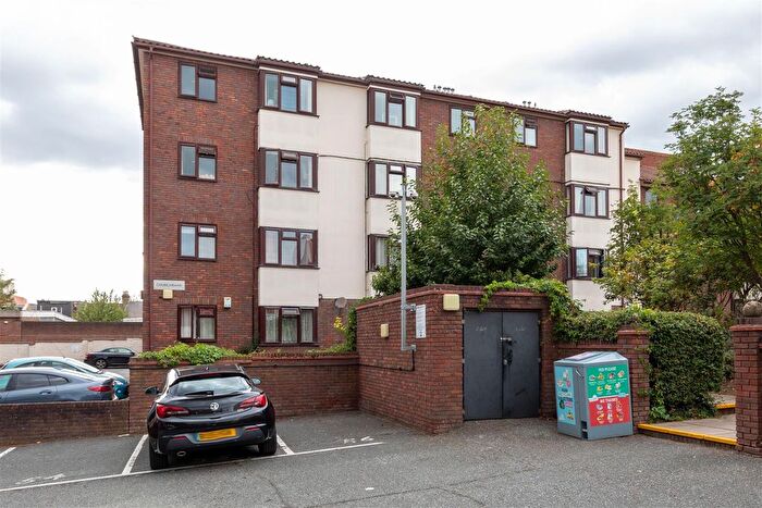 1 Bedroom Flat For Sale In Teresa Mews, Walthamstow, E17