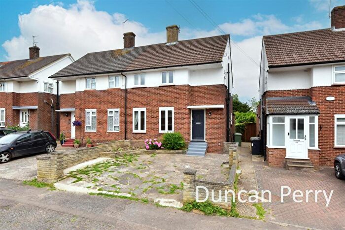 3 Bedroom Semi-Detached House For Sale In Rushfield, Potters Bar, EN6