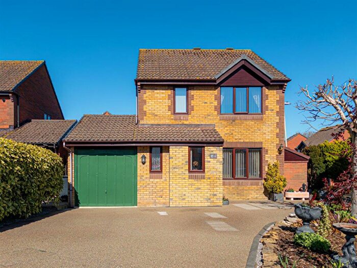 3 Bedroom Detached House For Sale In Martlet Close, Bowerhill, Melksham, SN12