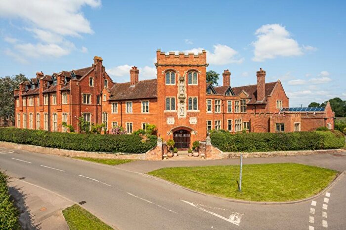 3 Bedroom Apartment For Sale In Abbey Gardens, Upper Woolhampton, Reading, RG7