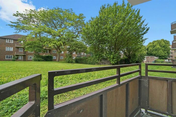 3 Bedroom Flat To Rent In Devereux House, Aubyn Square, Roehampton, SW15