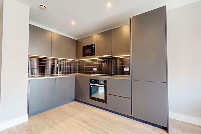 1 Bedroom Flat To Rent In Hewson Way, London, SE17