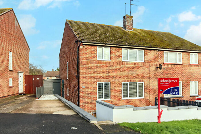 3 Bedroom Semi-Detached House For Sale In Edinburgh Road, Wellingborough, NN8