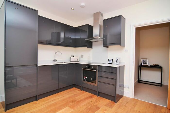 1 Bedroom Flat To Rent In King Street, Twickenham, Middlesex, Uk, TW1