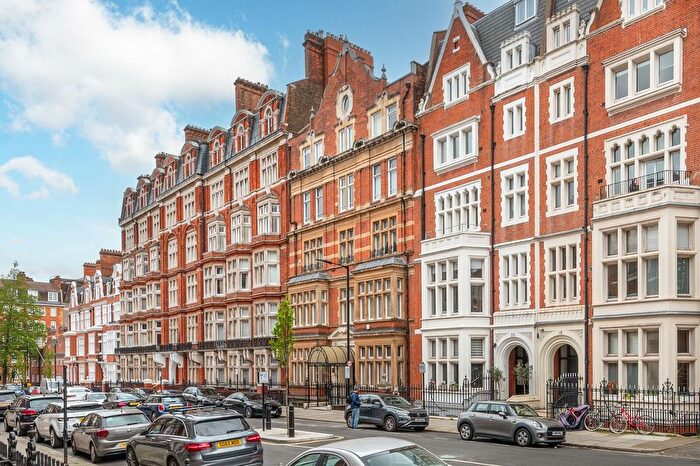 Studio To Rent In Palace Court, Notting Hill, London, W2