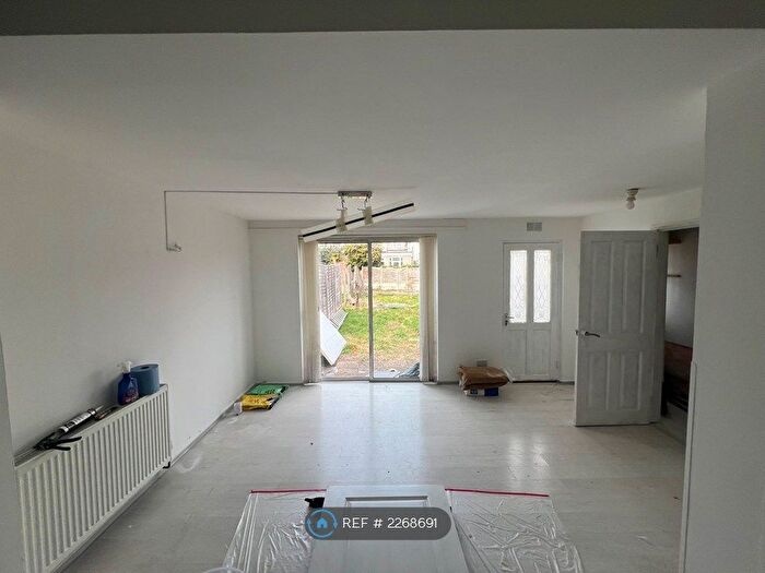 4 Bedroom Terraced House To Rent In Queenborough Gardens, Ilford, IG2