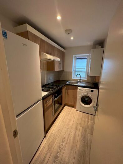 2 Bedroom Flat To Rent In Broad Lane, London, N15