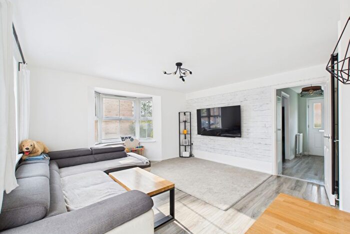 3 Bedroom Semi-Detached House For Sale In Johnson Drive, Leighton Buzzard, LU7