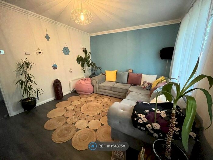 1 Bedroom Flat To Rent In Overthorpe Close, Knaphill, Woking, GU21