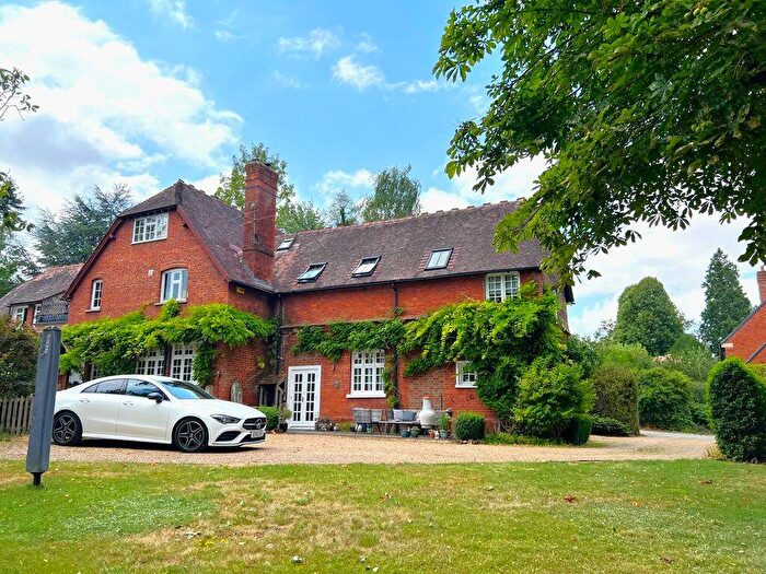 3 Bedroom Semi-Detached House For Sale In Mentmore, LU7
