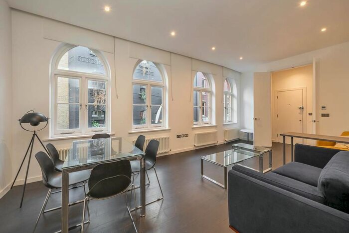 3 Bedroom Flat To Rent In West Street, Covent Garden, WC2H