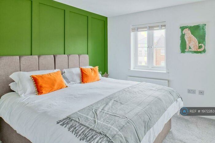 5 Bedroom Semi-Detached House To Rent In Typhoon Way, Brockworth, Gloucester, GL3