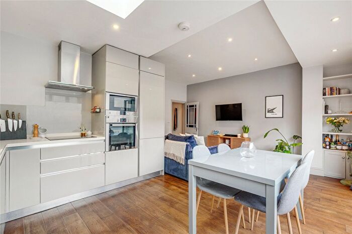 2 Bedroom Flat For Sale In Taybridge Road, SW11