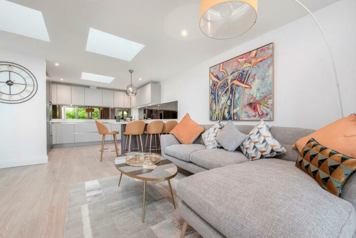 2 Bedroom Apartment To Rent In Furlong Road Bourne End, SL8