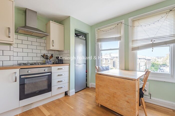 2 Bedroom Flat To Rent In Durand Gardens, London, SW9