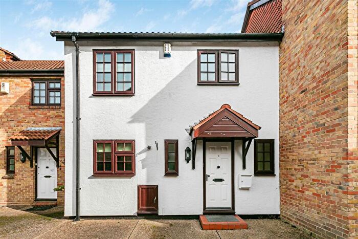 3 Bedroom Terraced House For Sale In The Farthings, Kingston Upon Thames, KT2