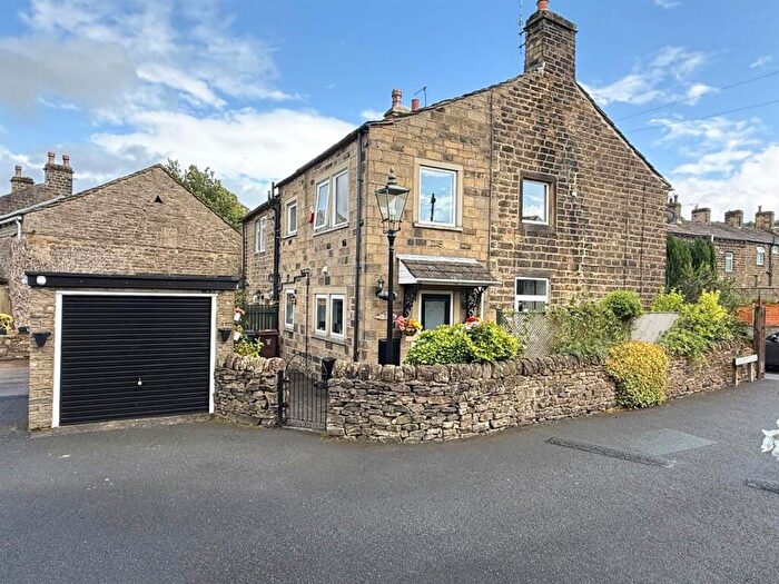 3 Bedroom Cottage For Sale In Skipton Road, Steeton, BD20