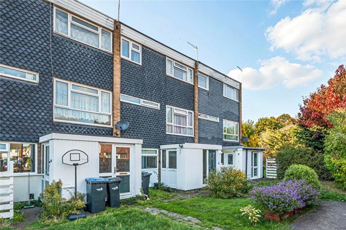 1 Bedroom Terraced House For Sale In Baynes Close, Enfield, EN1