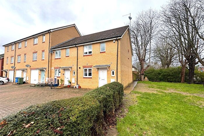 3 Bedroom End Terrace House For Sale In Cranwell Road, Farnborough, Hampshire, GU14