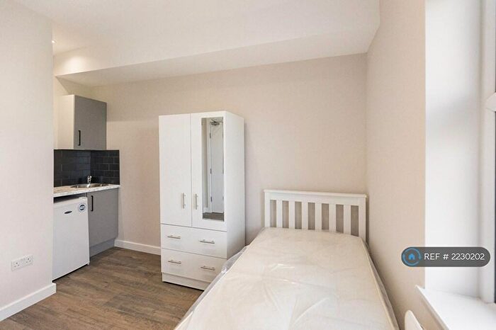 Studio To Rent In Grafton Road, London, NW5