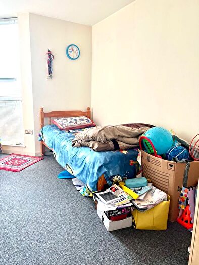2 Bedroom Flat For Sale In Gordon Gardens, Swindon, SN1