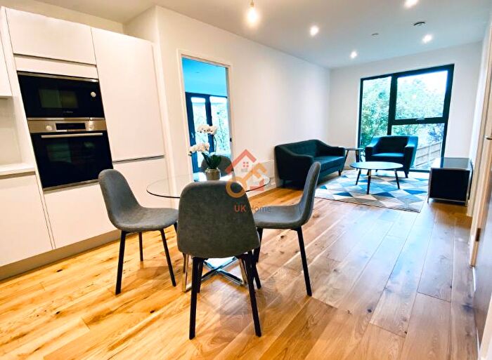 2 Bedroom Flat To Rent In The Axium, Windmill Street, Birmingham, B1