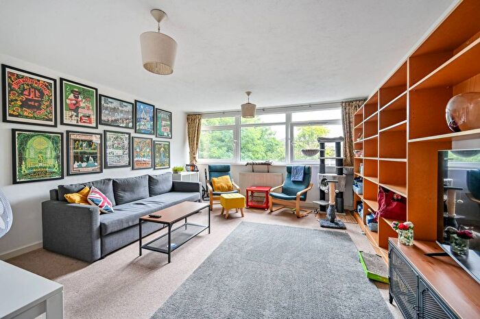 2 Bedroom Flat To Rent In Sandycombe Road, Kew, Richmond, TW9