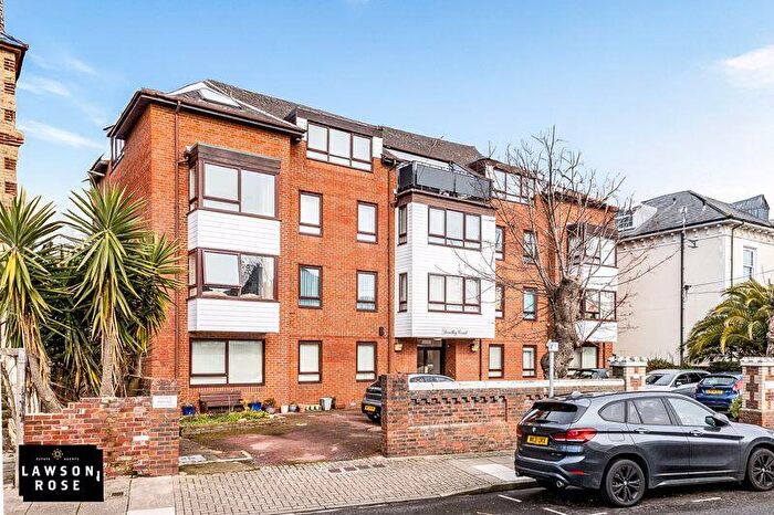 2 Bedroom Flat For Sale In Wilson Grove, Southsea, PO5